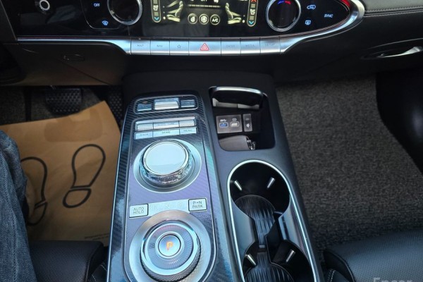 2021 Genesis GV70 с пробегом 112 528 км