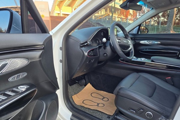 2021 Genesis GV70 с пробегом 112 528 км