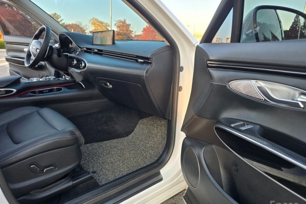 2021 Genesis GV70 с пробегом 112 528 км