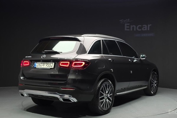 2021 Mercedes-Benz GLC с пробегом 127 648 км