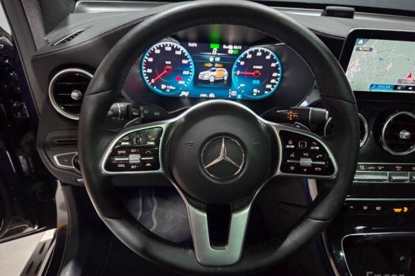 2021 Mercedes-Benz GLC с пробегом 61 872 км