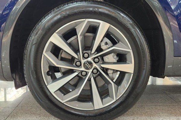 2023 Audi Q5 с пробегом 29 000 км