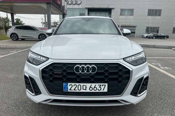2023 Audi Q5 с пробегом 9 900 км