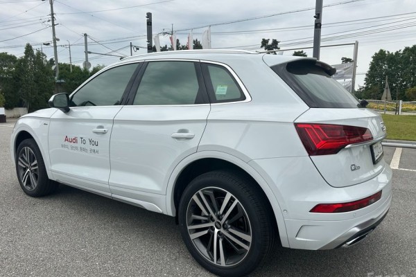 2023 Audi Q5 с пробегом 9 900 км