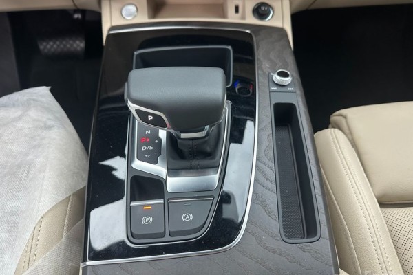 2023 Audi Q5 с пробегом 9 900 км