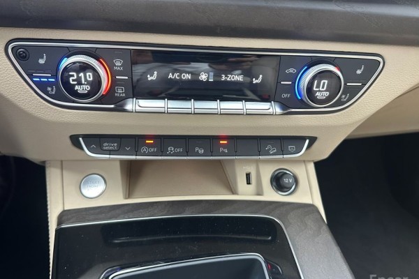 2023 Audi Q5 с пробегом 9 900 км