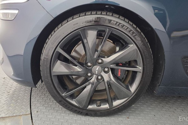 2022 Genesis G70 с пробегом 49 999 км