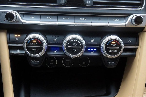 2022 Genesis G70 с пробегом 127 565 км