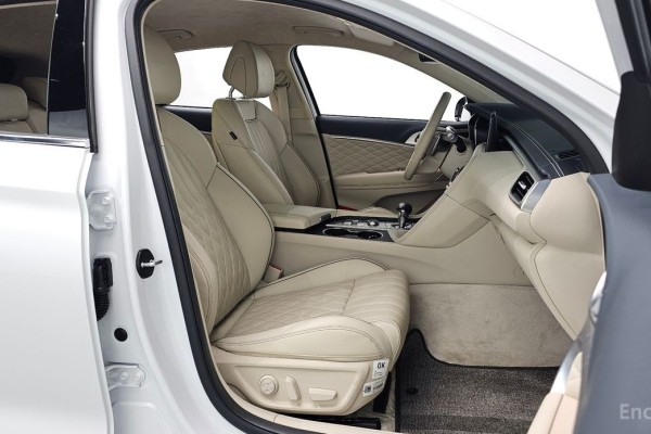 2023 Genesis G70 с пробегом 18 722 км