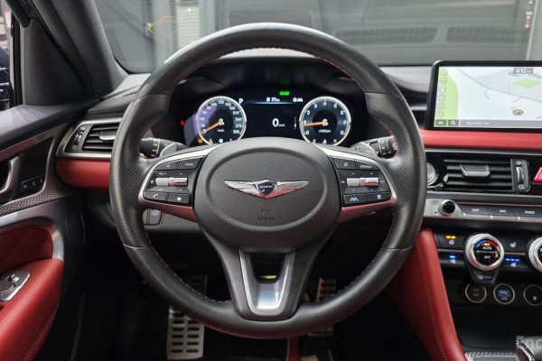 2022 Genesis G70 с пробегом 49 999 км