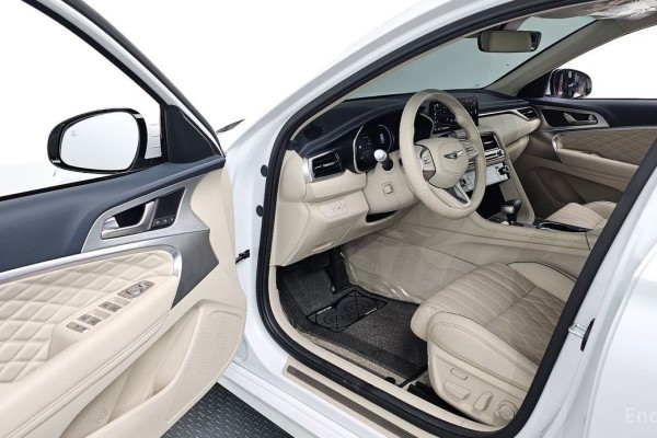 2023 Genesis G70 с пробегом 18 722 км