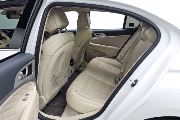 2023 Genesis G70 с пробегом 18 722 км