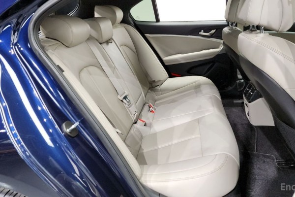 2023 Genesis G70 с пробегом 29 383 км