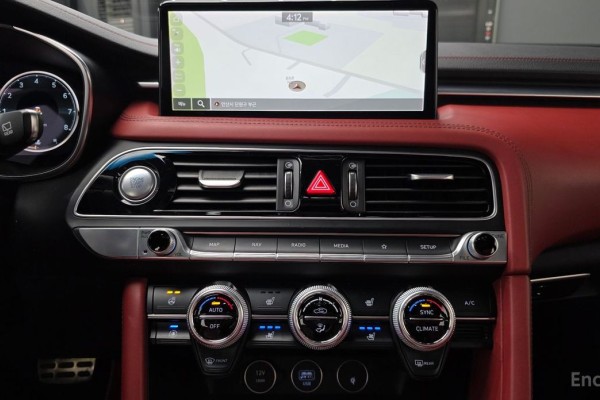 2022 Genesis G70 с пробегом 49 999 км