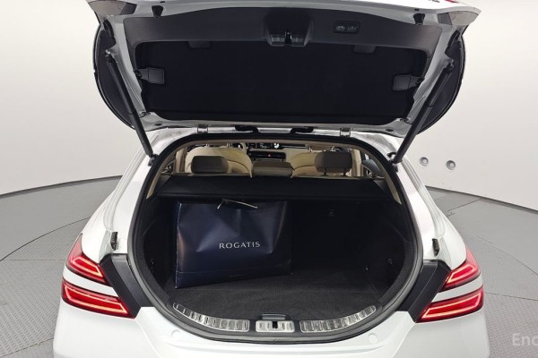 2023 Genesis G70 с пробегом 18 722 км