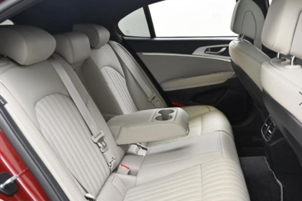 2023 Genesis G70 с пробегом 2 600 км