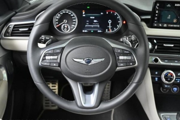 2023 Genesis G70 с пробегом 2 600 км