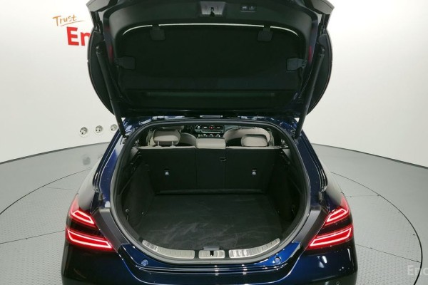 2023 Genesis G70 с пробегом 29 383 км