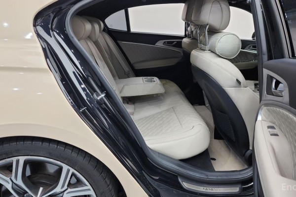 2022 Genesis G70 с пробегом 54 390 км