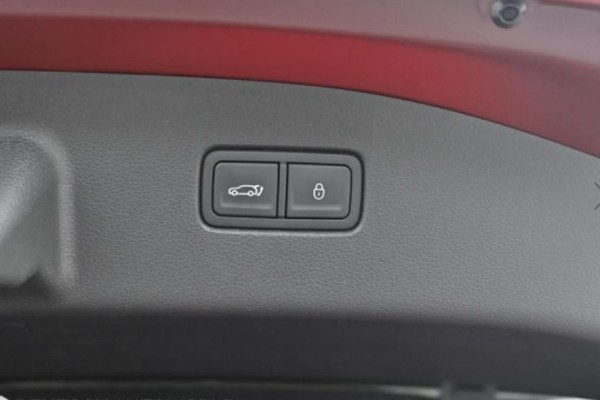 2023 Genesis G70 с пробегом 2 600 км