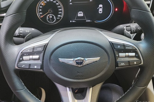 2023 Genesis G70 с пробегом 22 078 км