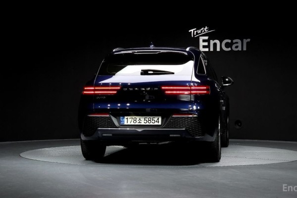 2021 Genesis GV70 с пробегом 68 437 км