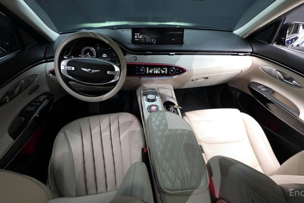 2021 Genesis GV70 с пробегом 68 437 км