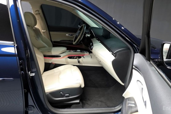 2021 Genesis GV70 с пробегом 68 437 км