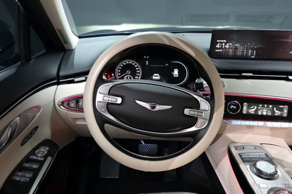 2021 Genesis GV70 с пробегом 68 437 км
