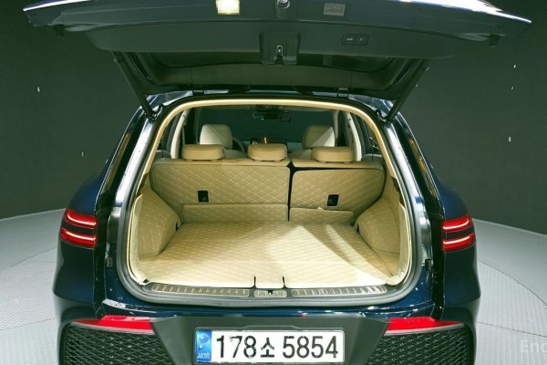 2021 Genesis GV70 с пробегом 68 437 км