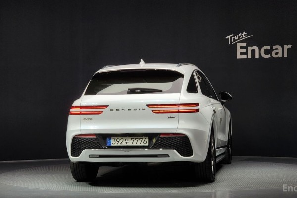 2022 Genesis GV70 с пробегом 31 184 км