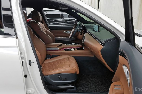 2022 Genesis GV70 с пробегом 31 184 км