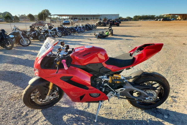 2025 Ducati Panigale, V2 с пробегом 1 379 км