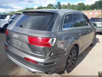 2018 Audi Q7 с пробегом 129 000 миль