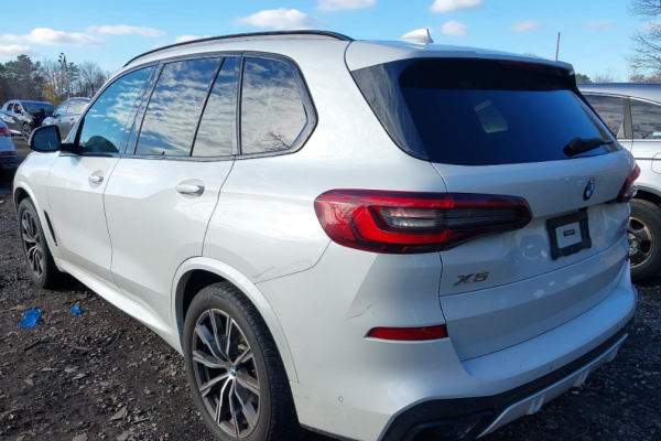 2022 BMW X5 с пробегом 40 000 миль