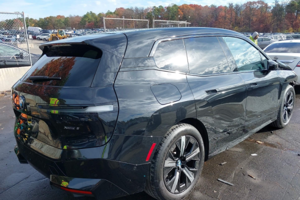 2022 BMW iX1 с пробегом 48 000 миль