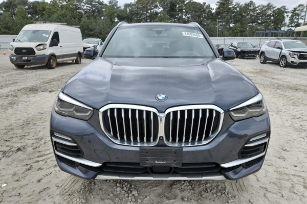 2021 BMW X5 с пробегом 129 000 миль