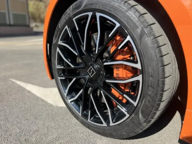 2024 Zeekr 001 с пробегом 15 000 км