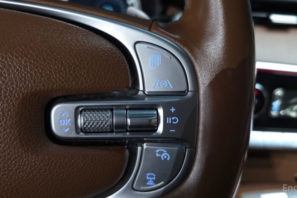 2021 Genesis GV70 с пробегом 40 709 км