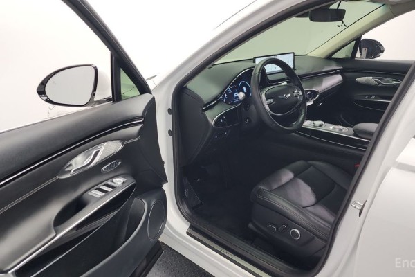 2021 Genesis GV70 с пробегом 132 831 км