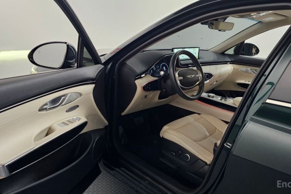 2022 Genesis GV70 с пробегом 40 665 км