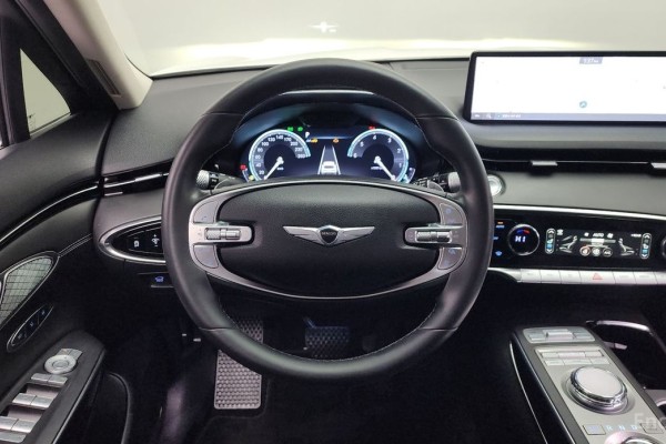 2021 Genesis GV70 с пробегом 132 831 км