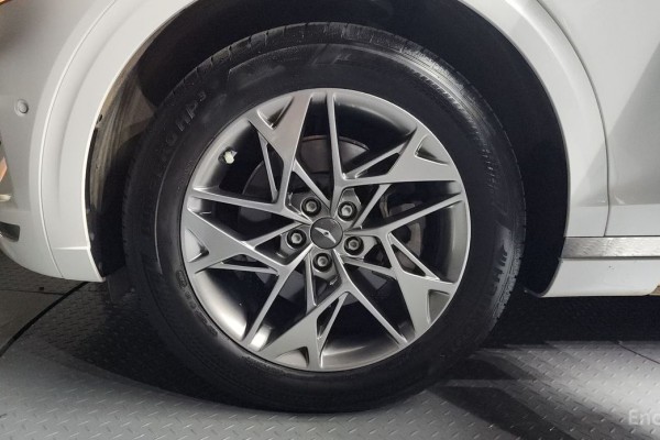 2021 Genesis GV70 с пробегом 68 946 км