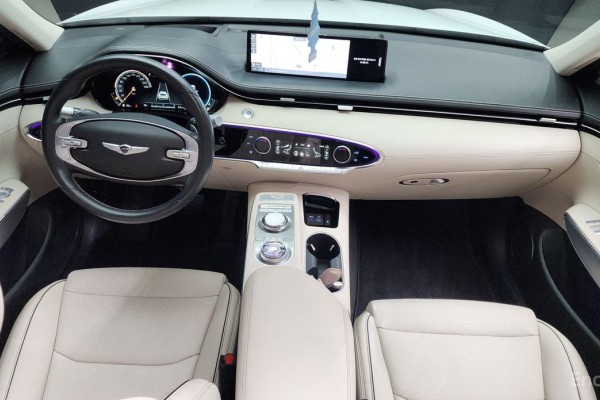 2021 Genesis GV70 с пробегом 68 946 км