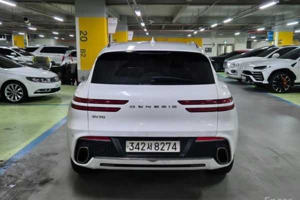 2021 Genesis GV70 с пробегом 40 514 км