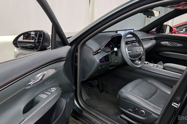 2021 Genesis GV70 с пробегом 81 900 км