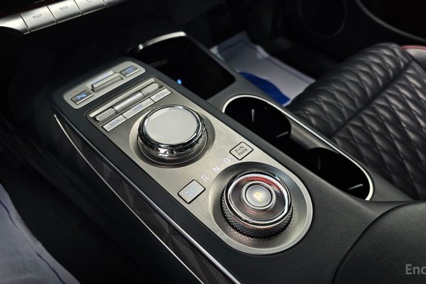 2021 Genesis GV70 с пробегом 104 687 км