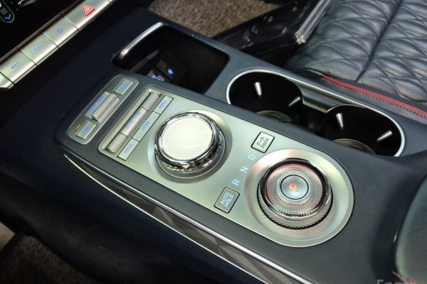 2021 Genesis GV70 с пробегом 112 540 км