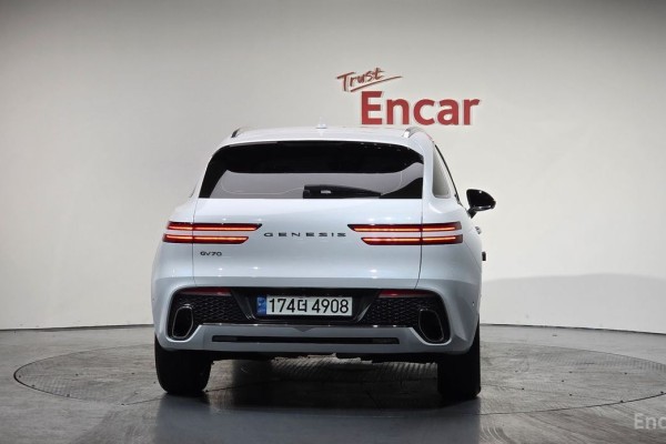 2022 Genesis GV70 с пробегом 68 002 км