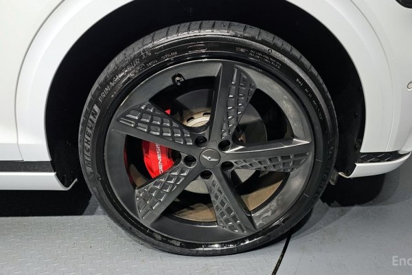 2021 Genesis GV70 с пробегом 43 040 км